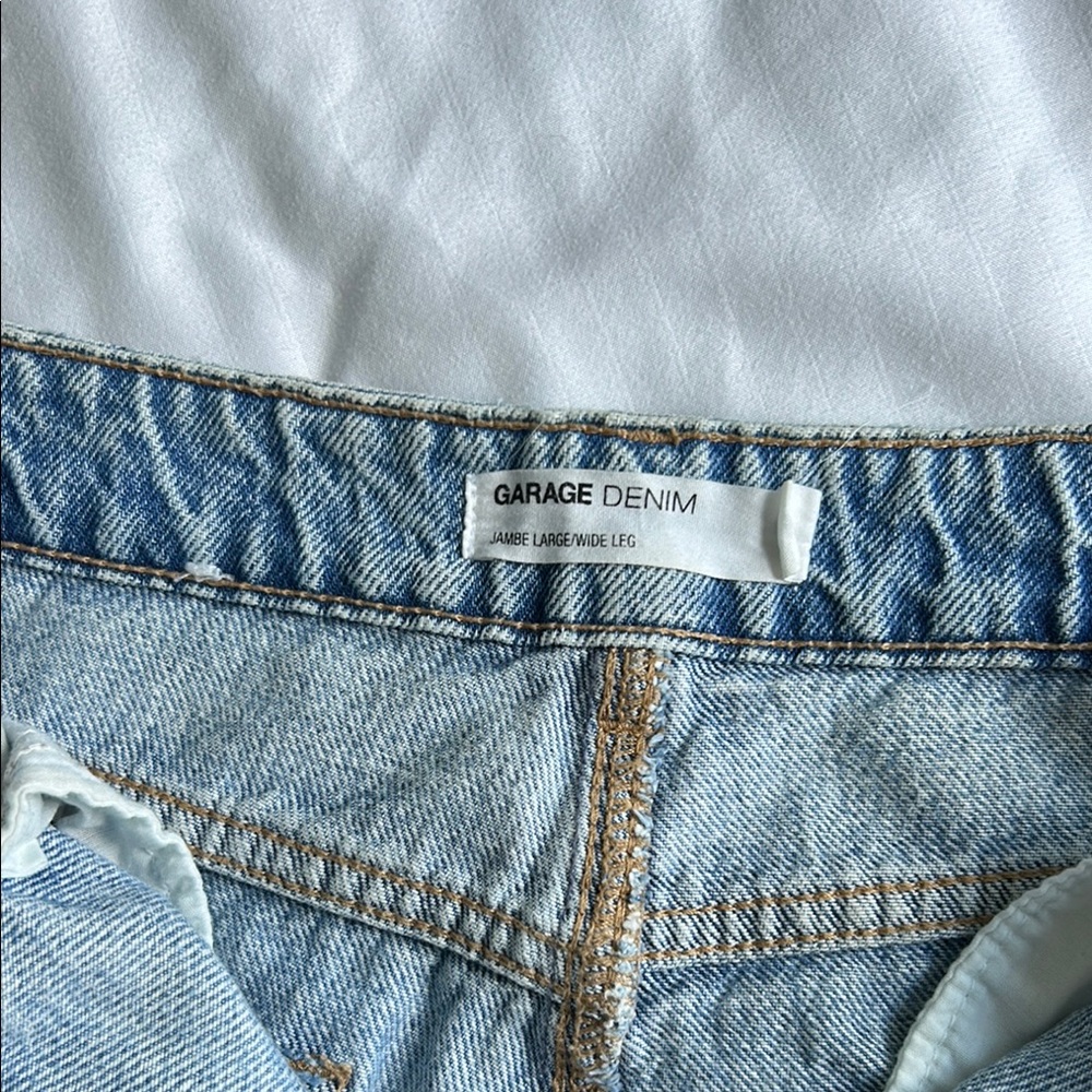 Distressed Light Blue Jeans - Picture 3 of 3
